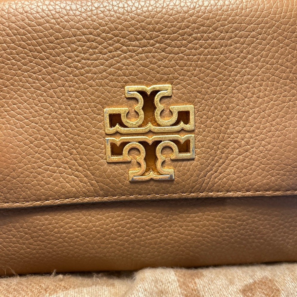 TORY BURCH BRITTEN FRENCH LEATHER CHAIN WALLET CROSSBODY - Picture 6 of 8